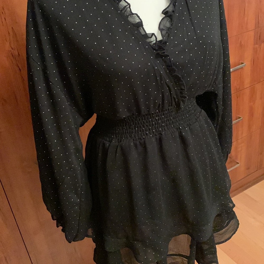 Dynamite V-Neck Ruffled Dress - Picture 7 of 9